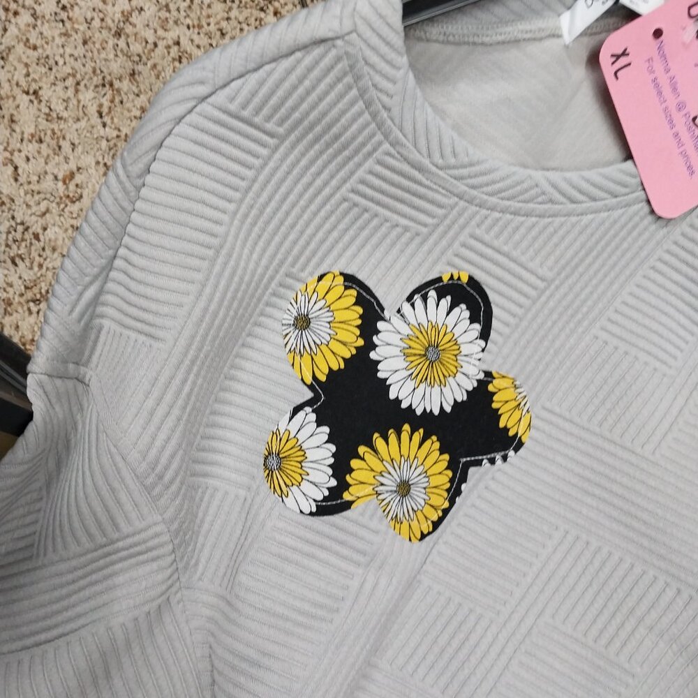 3698 Size XL Double Take NWT 2 piece Upcycled Quilted Look Grey with Black Daisy - Picture 6 of 14